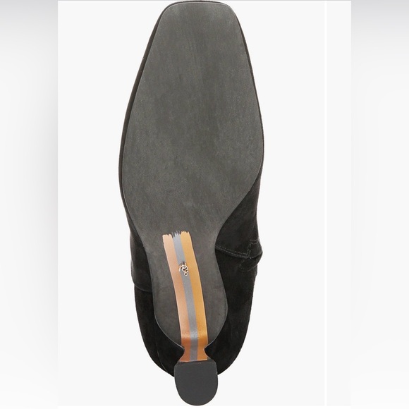 Sam Edelman
Lyla Knee
High Boot

Color: Black Suede

Width: M
Size: Wide Calf - Picture 5 of 8